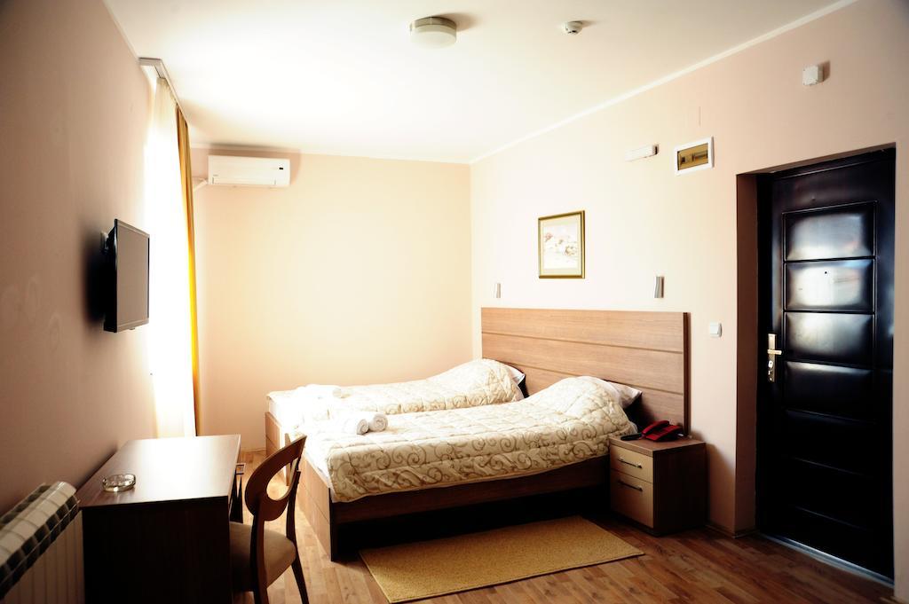 Garni Hotel Crystal Ice Ni 객실 사진